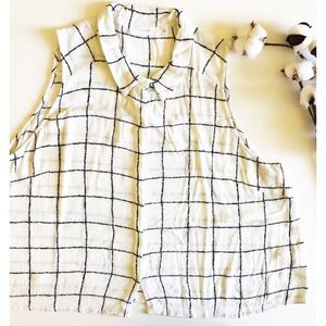 Lush Sleeveless White Button Down Cropped Blouse